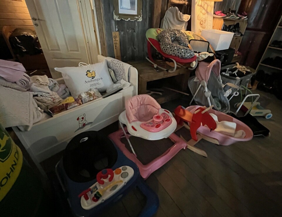 Mengder av leker og barneutsyr. Leker og barneutstyr.
