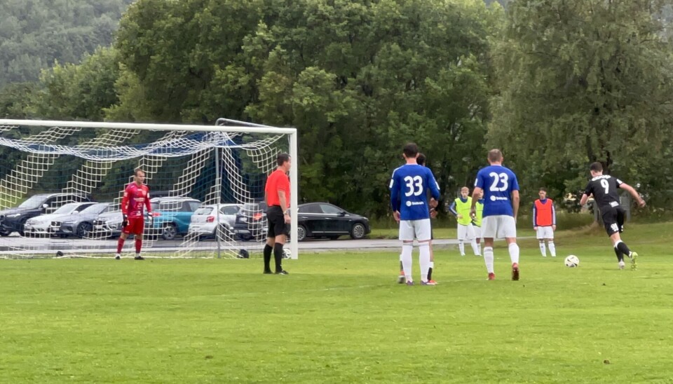 fotballspillere på bane Surnadal IL mot RBK
