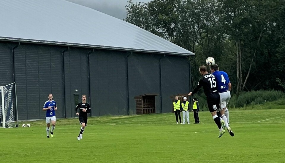 fotballspillere på bane Surnadal IL mot RBK