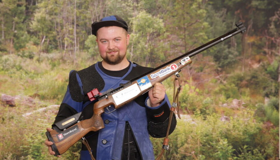 Tor Fredrik Mikkelsen skjøt seg til en 5. plass i finalen i felthurtig fredag. En skytter med rifle.