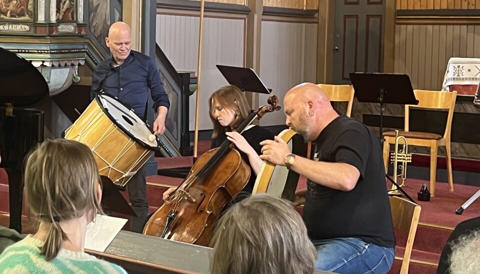 Opningsnummeret fekk vi av Live Sunniva Smidt, Jo Inge Nes og Jarle Vespestad. musikere i kirke.