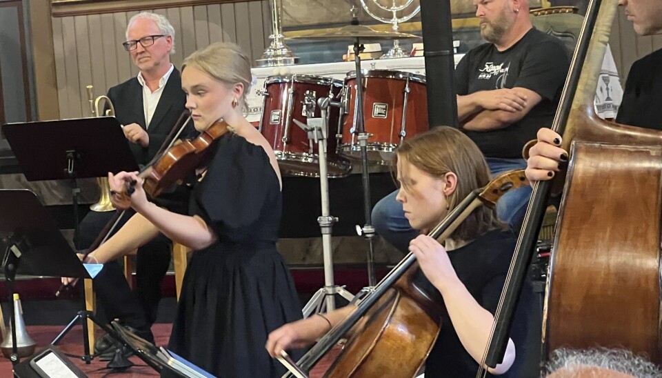 Det let fantastisk da artistane samla seg. musikere på scene