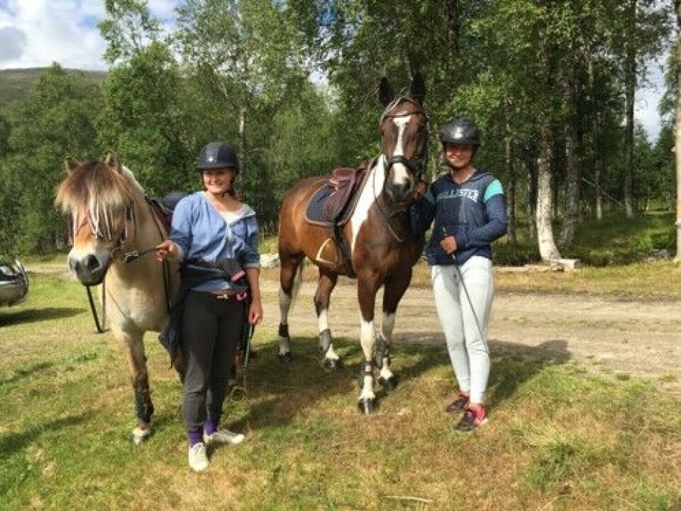 Vindøldalshelg 2024 To jenter og to hester