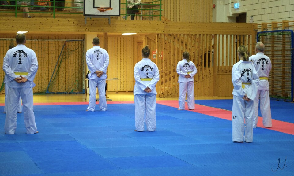 Leiren er for alle, absolutt alle! Seks taekwondo utøvere står oppstilt