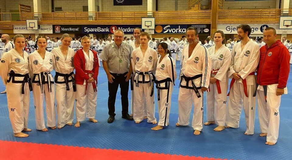 Surnadalsgjengen som stilte opp! Mange Taekwondo utøvere står på rekke.