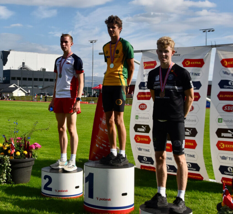 Magnus Øyen til venstre løp inn til 2. plass. Tre unge menn på pallen