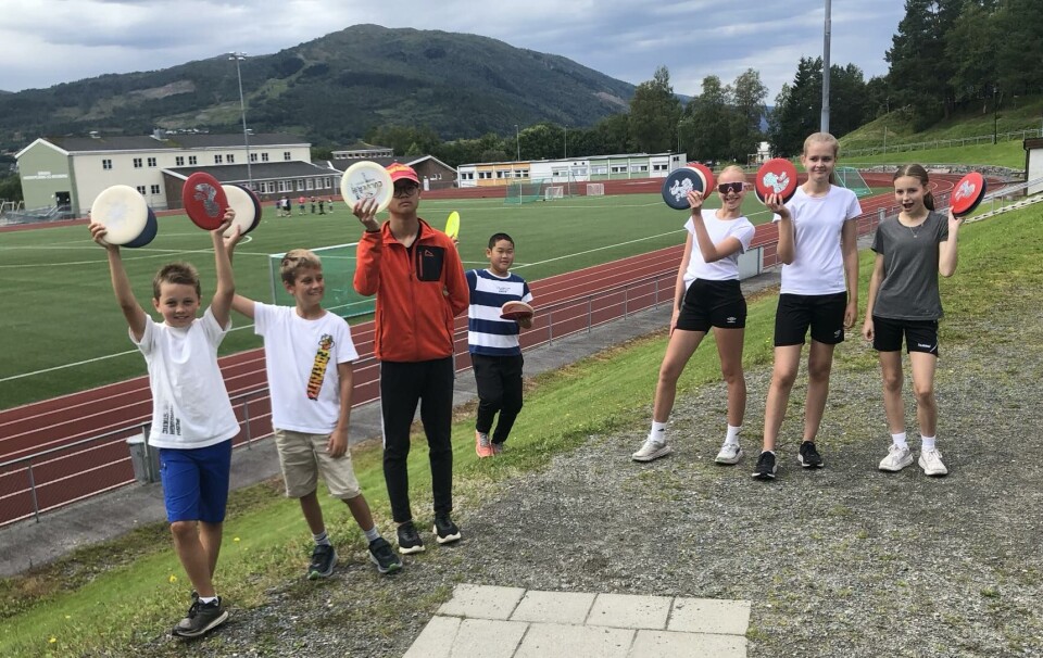 Her er den ene gruppen klar til å begynne på banen