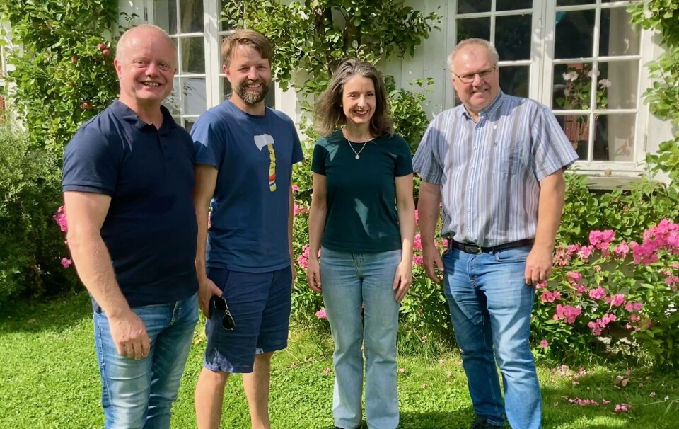 Olav Håkon Ulfsnes, Eirik Fiske, Jenny Klinge og Hugo Pedersen brenner for norsk matproduksjon og økt beredskap. Fire personer i en frodig hage.