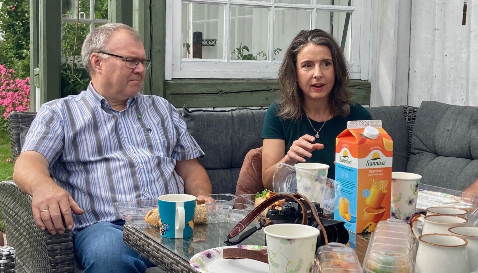 Flere delte engasjerte innlegg med tanker for landbrukets fremtid, økonomi og beredskap. Hugo Pedersen og Jenny Klinge i samtale rundt lunsjbordet.