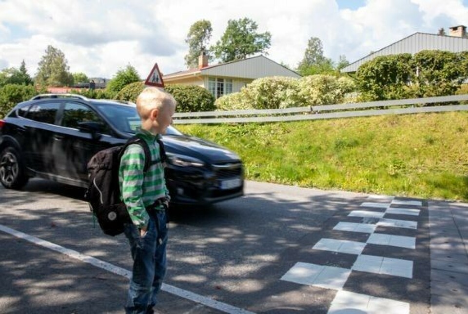 Barn oppfatter ikke fart og avstand på samme måte som voksne. Senk farten for skolebarna, oppfordrer NAF