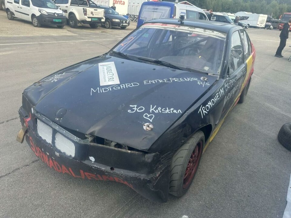 Dette er nok ett av de siste bildene av bilen malt i klubbens farger. Bilcrossbil