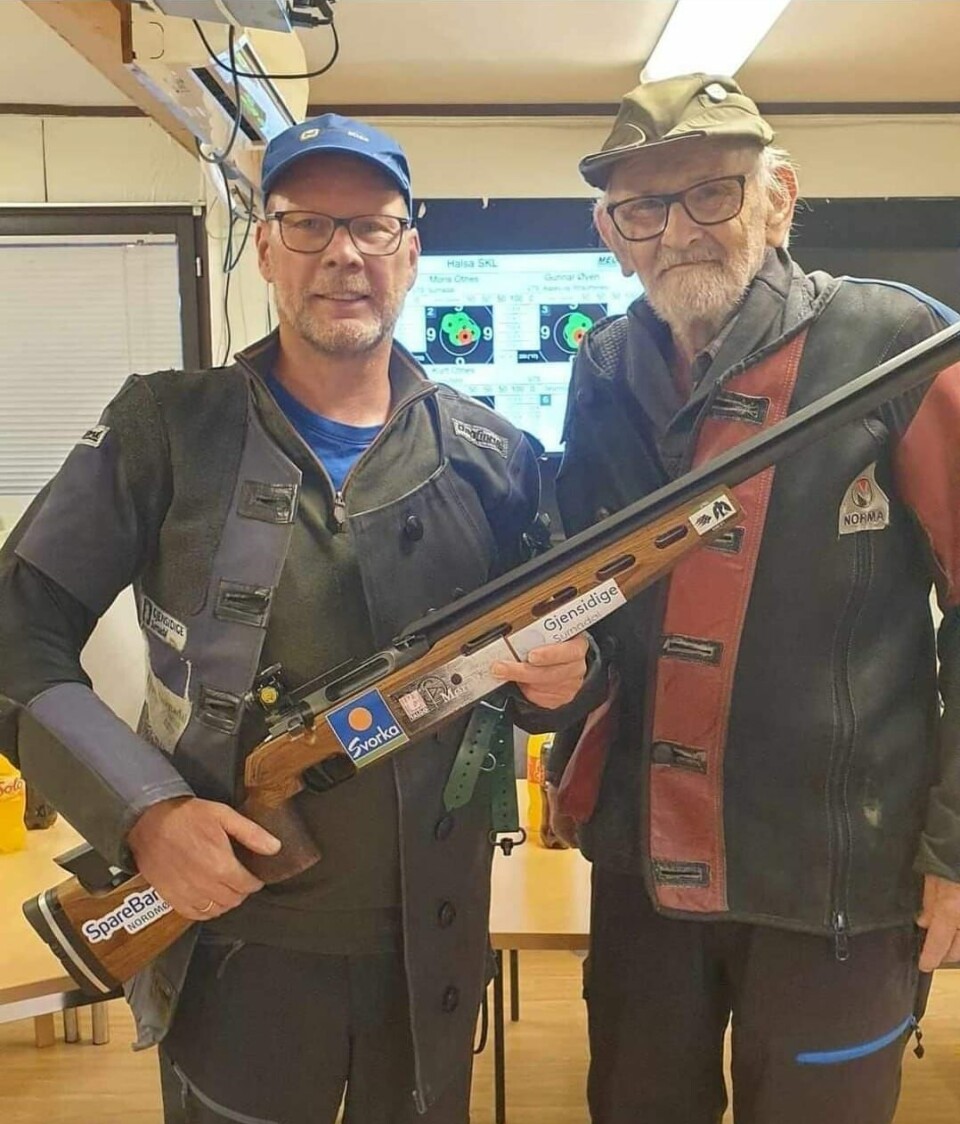 Mons Otnes Til venstre) og Jon Oren fra Surnadal skjøt begge 350 poeng i torsdagens veteranfinale i Halsa