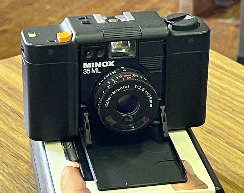 Minox for 135 film vart produsert i Latvia frå 1938 til 1944. Dette brukte Engvik for å ta illegale bilete under krigen!