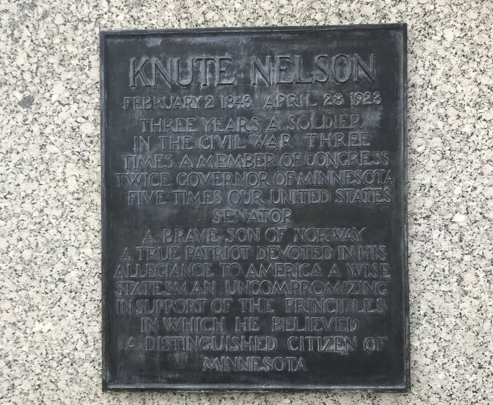 Minneplate for Knute Nelson i Capitol