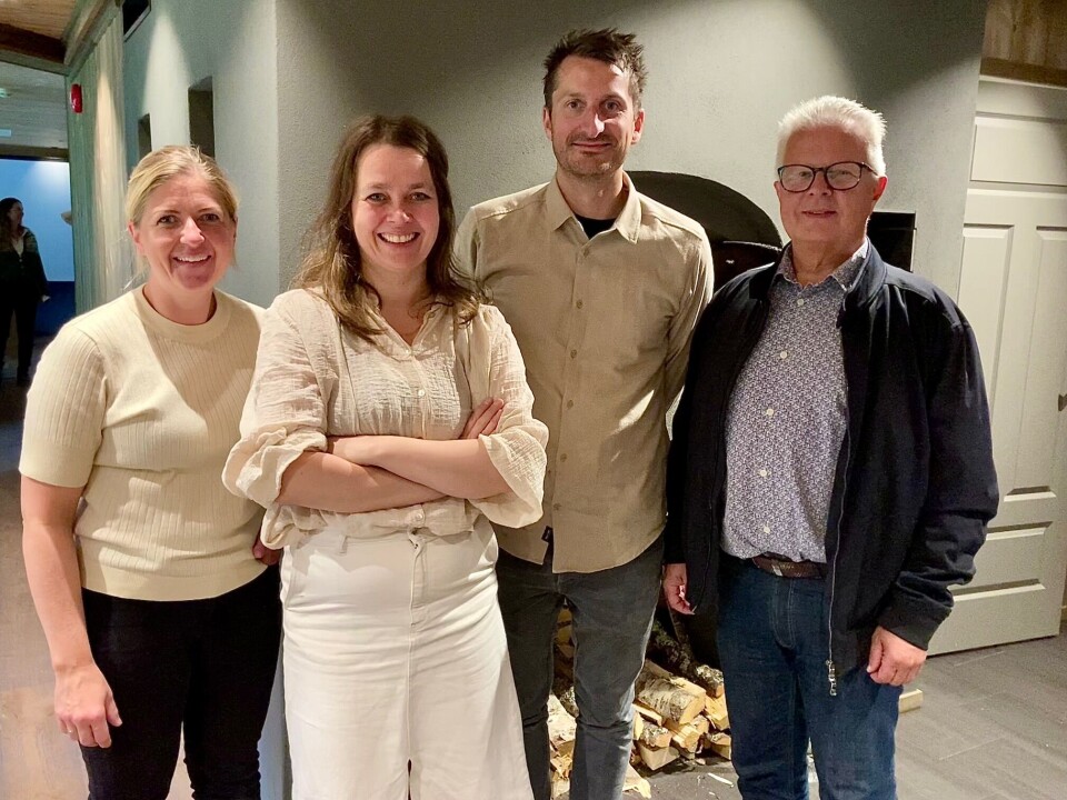 Dagens vertskap var Kristina Svinvik, Ane Wennevold, Tore Svinvik og Harald Bredesen. To damer og to menn står oppstilt og smiler til kamera.