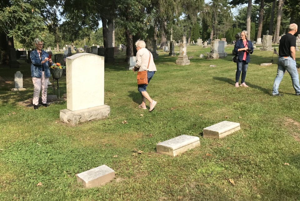 Nora Cemetery i Rice Lake, WI. Familiegrava til folket fra Kalvhagen under Røen i Bukta som bodde i Rice Lake. En kirkegård.