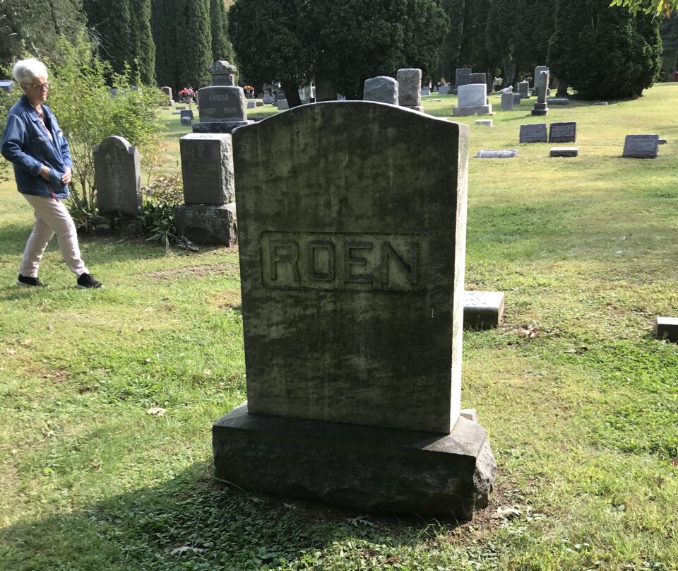 Nora Cemetery i Rice Lake, WI En amerikansk gravplass. En gravstein med inskripsjon 'Roen'.