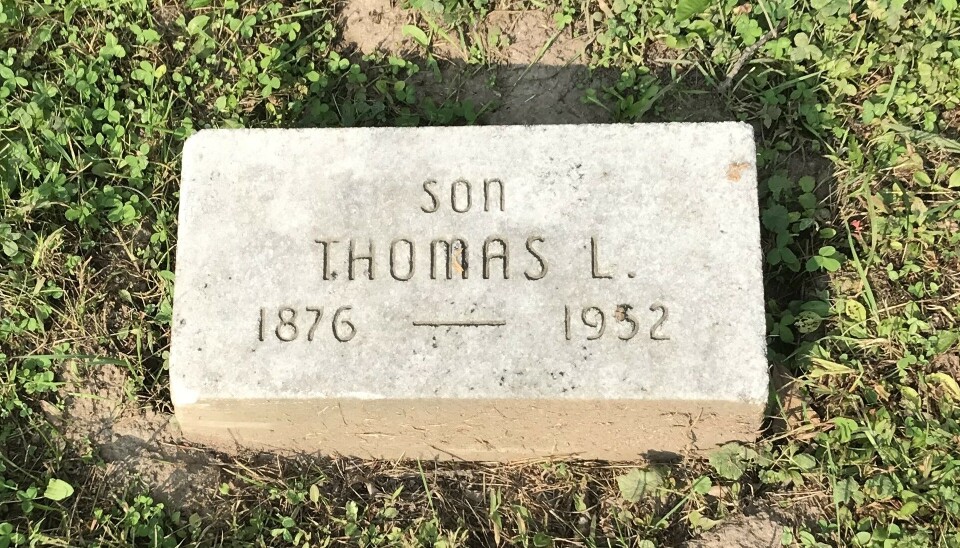 Nora Cemetery i Rice Lake, WI. Sønnen Tore (Thomas i USA), som ikke ble gift. En amerikansk gravstein.