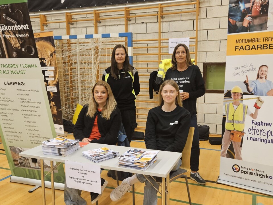 Indre Nordmøre opplæringskontor og Marit Drøpping hadde med seg tre lærlinger. Fra venstre: Thea Holten, Camilla Grøtte og Kjersti Forseth