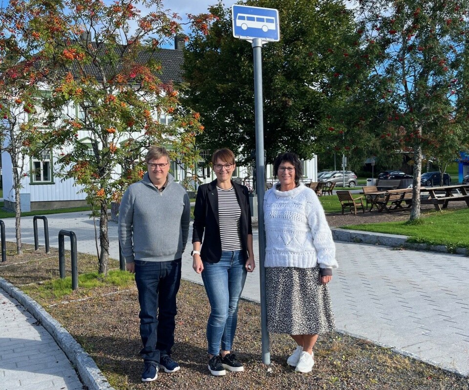 Håkon Fredriksen, Mildrid Kattem Aune og Anni Karlstrøm inviterer alle til åpent møte om busstransport, ikke minst kjøp av bussbilletter.