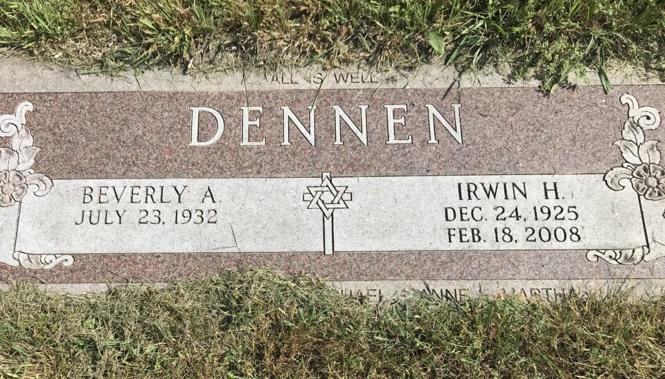 Rindal Cemetry Gravstein med inskripsjon Dennen