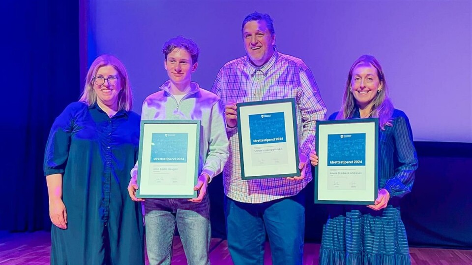 Fornøyde prisvinnere. Fra venstre: Jessica Gärtner (prisutdeler), Aron Rodal Haugen, Greg Knudson og Trine Skarbøvik Andresen