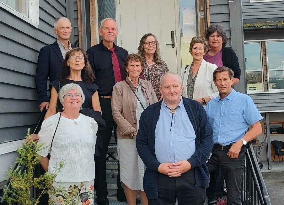 Stas å se igjen gamle klassekamerater fra Mo skule, kanskje noen for første gang på 50 år? Ti personer i 6-årene står oppstilt på trappen til Hammerstuene restaurant.