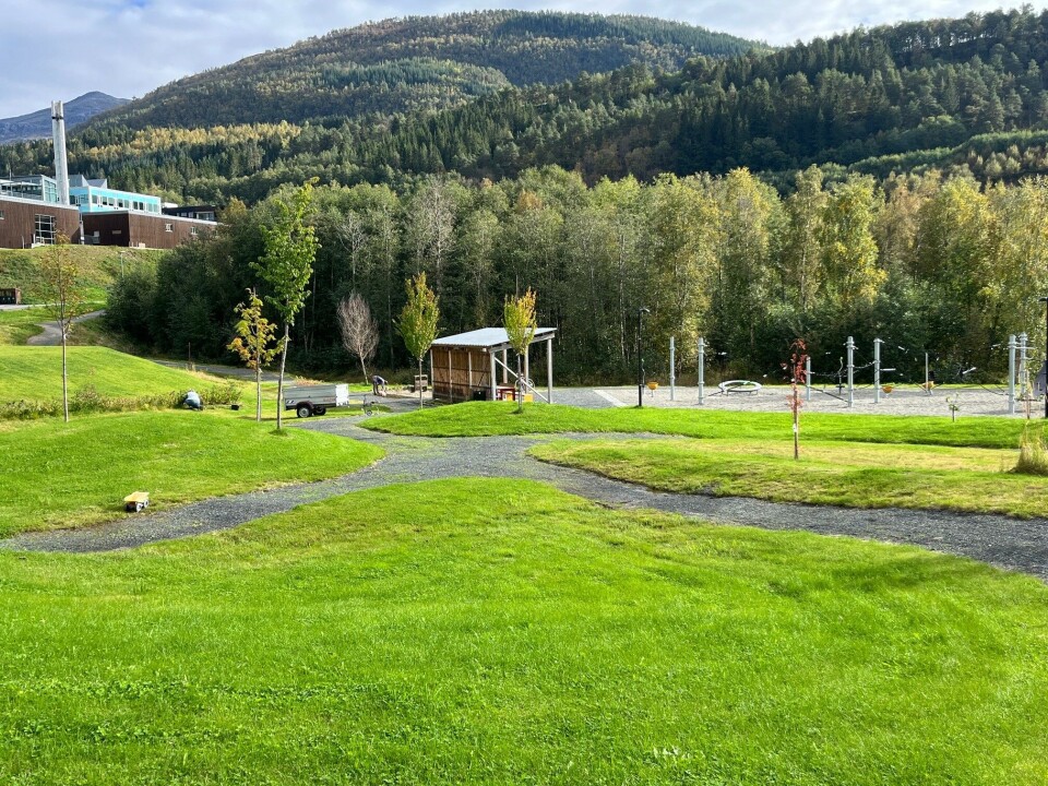 Stiller opp på dugnad i Svartvassparken Et grønt parkområde.