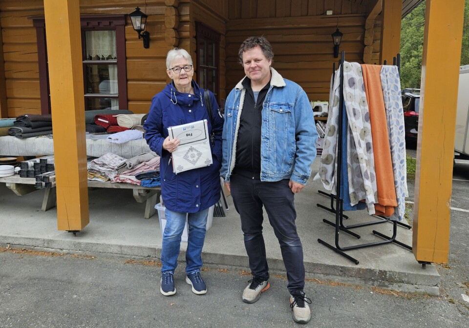 Liv Hansen Norli fra Rindal var innom hos Thomas Andersen og handlet ved popup gardinbutikken på Nybø lørdag.