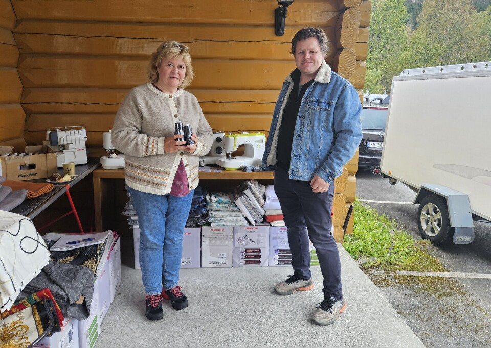 Hanne Fredriksli, hytterindaling med hytte ved Lomundsjø, var innom og kjøpte tråd til symaskinen.