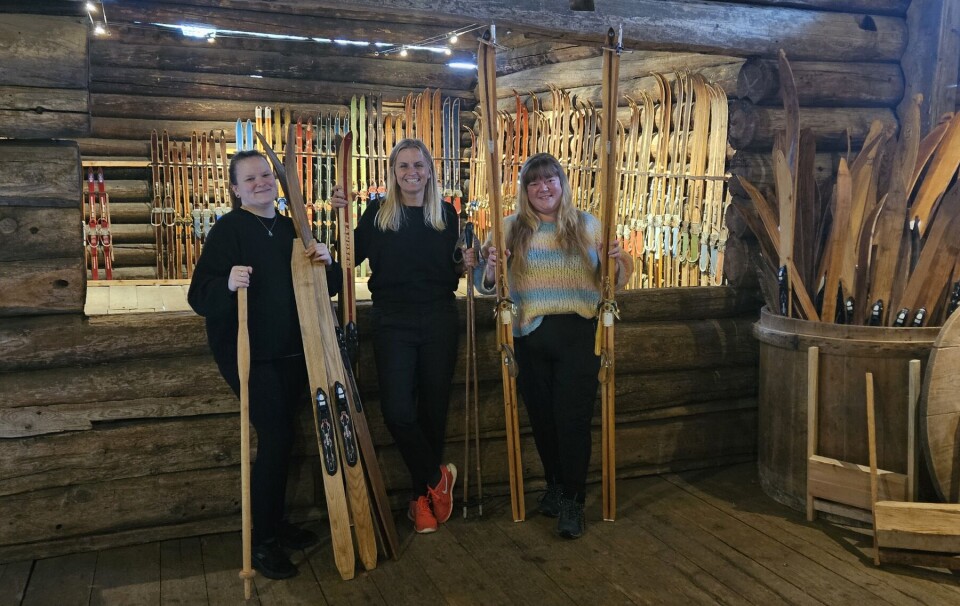 Disse tre gleder seg til Treski-festival i februar neste år. Fra venstre Malena Kjersem, Bodil Børset, avdelingsleder for Rindal Skimuseum, og Marte Flaten.