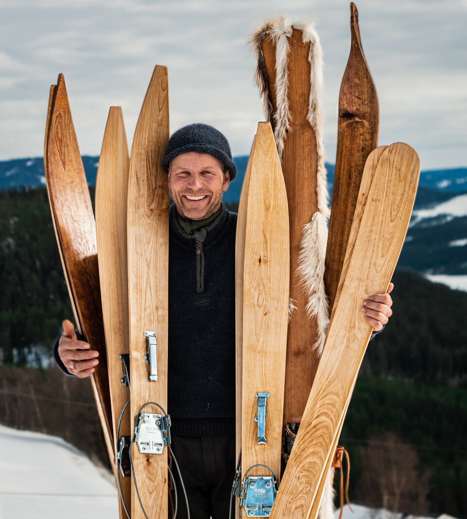 Skimaker Thomas Aslaksby i Nørrestogo as med sine heltreski.