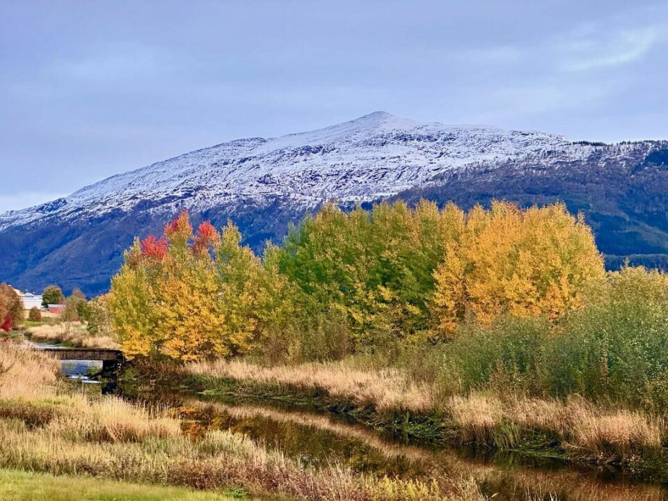 Høst i bygda, vinter i fjellet! Knyken har fått hvit pynt, og minner oss om at året har kommet langt.