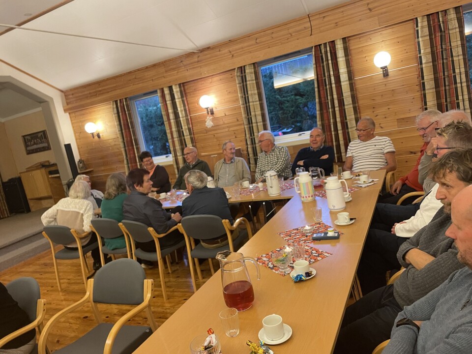 Tusen takk til alle frivillige i Rindal sokn Mennesker sitter rundt bord