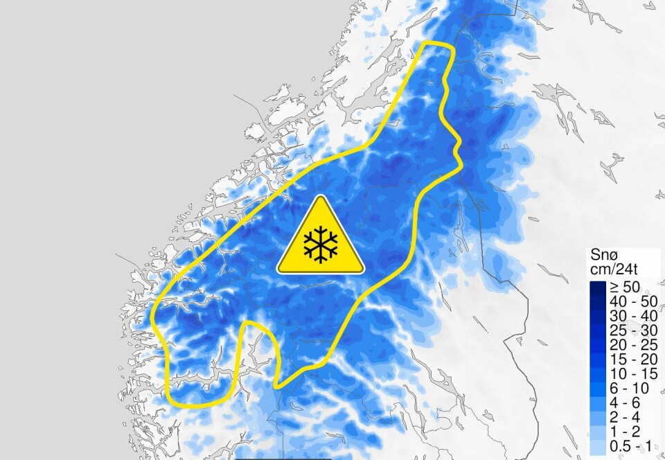 Farevarsel om snø i fjellet Et kart over Sør-Norge, med værsymboler.
