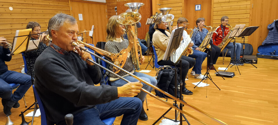 Somme tonar er ekstra l-a-n-g-e-. Trombone spelar lange tonar
