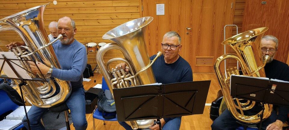 Korps er stort, tungt metall. Dei største blåseinstrumenta