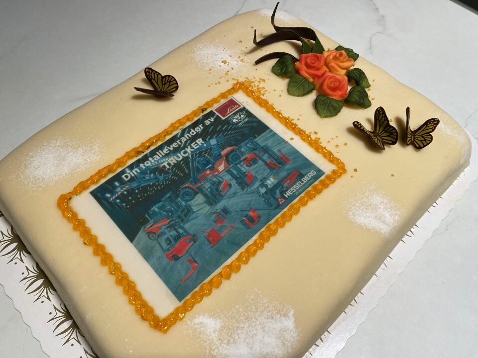 Det ble servert kake på handelen Marsipankake med bilde av trucker