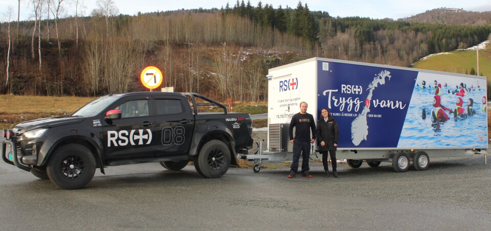 Jan Petter Ytreberg og Kirsti Skei med vognen som skal til Ålesund