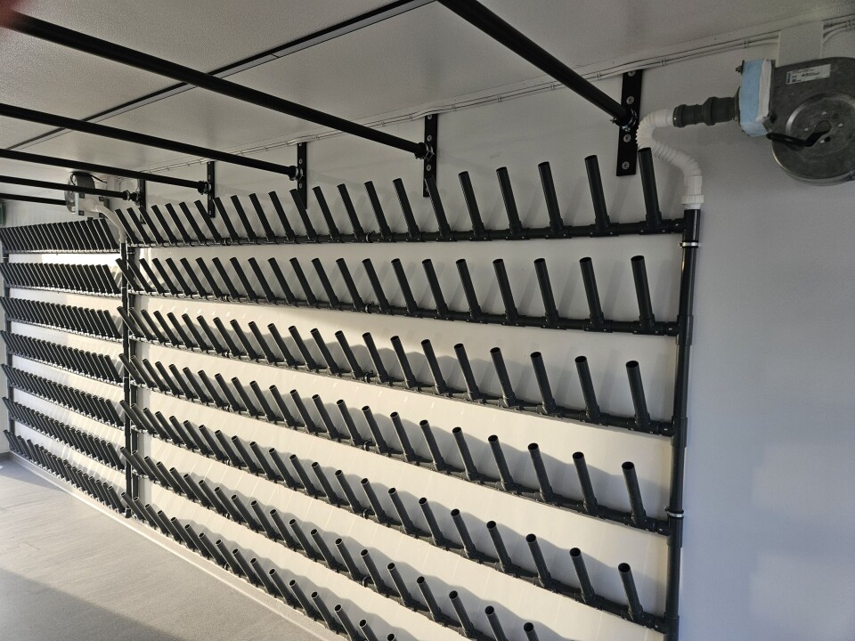 Vognene er utstyrt med vifter og innredning for å å tørke sko og hansker langs veggene, og skinner i taket for å tørke våtdrakter og vester