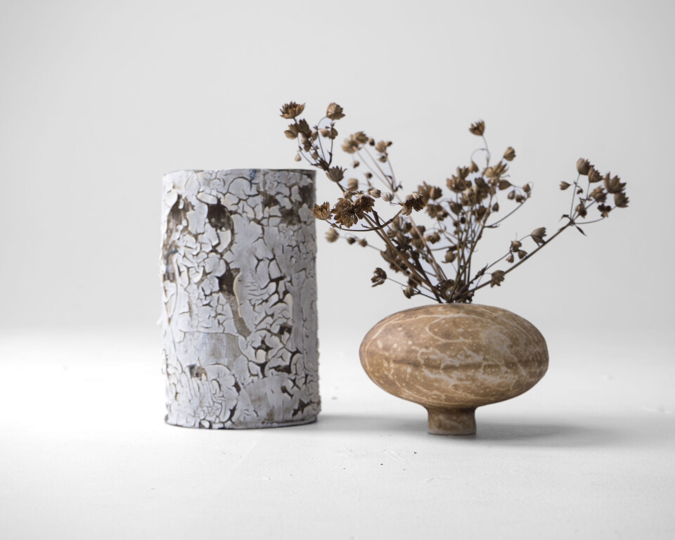 Førjulsutstilling på 3 Venner To keramikkvaser.