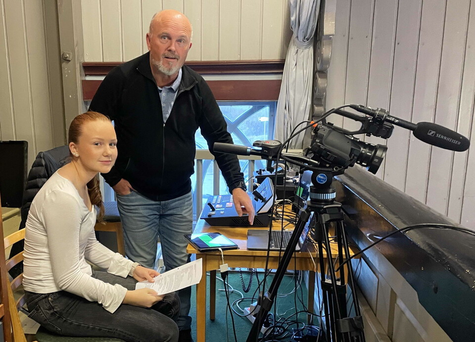 Solvor hjelpte Oddvard Væge med sending på nettet.