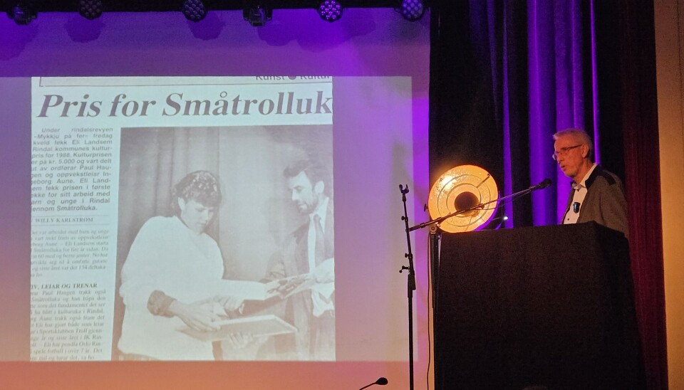 Ola T. Heggem, leder i Rindal historielag, ga oss en gjennomgang av Willy Karlstrøm sine produksjoner og sitt engasjement i lokalsamfunnet.