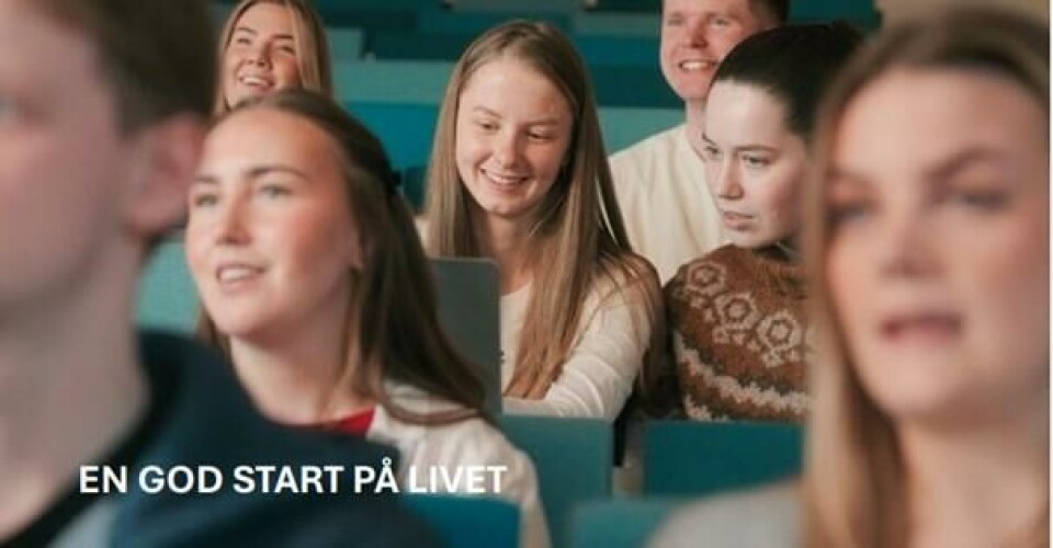 Har du lyst til å utdanne deg til barnehagelærar der du bur? Flere ungdommer i et klasserom.