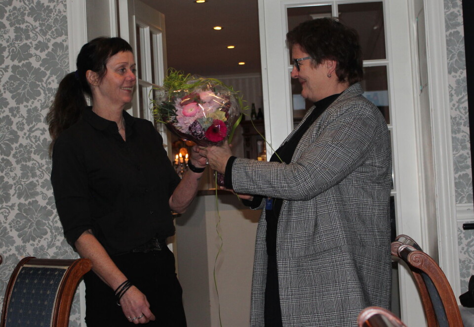 Kari Stensby Ranes takker Marta Torvik for vertskapet