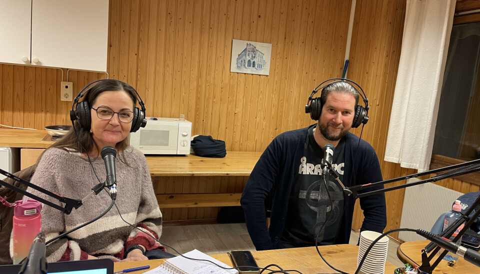 Linda Botten og Frank Spoon Botten prater om årets julestream. Her er det høyt under taket og god stemning