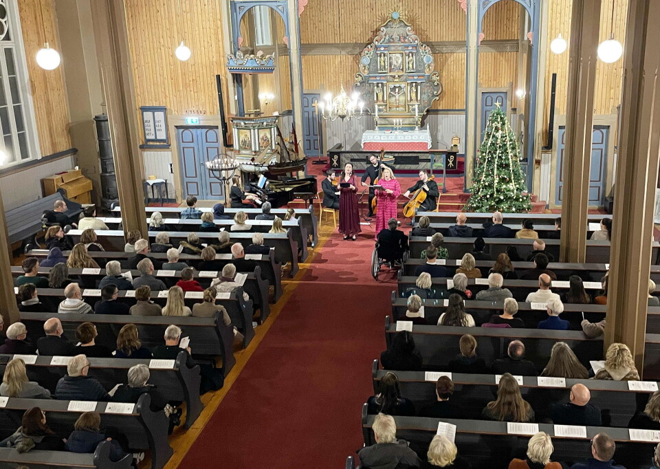 Ensemblet delte juletonar med ei stor forsamling. Konsert i en kirke