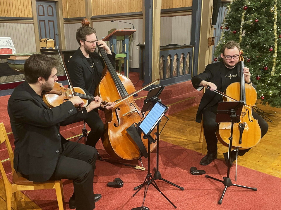 Trio no Treble bestod denne kvelden av Ivan Penjin (bratsj, t.v.), Jostein Bolås Brødreskift (bass) og Eivind Rossbach Heier (cello). Tre menn med strykeinstrumenter