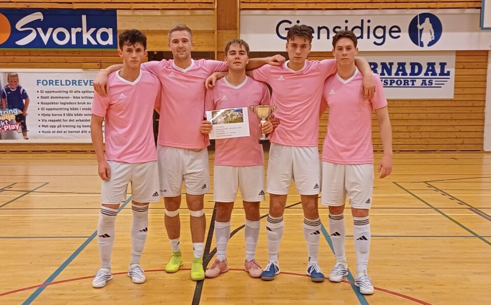 Årets sølvvinnere - Ronaldinhos Utvalgte. Et lag med rosa drakter