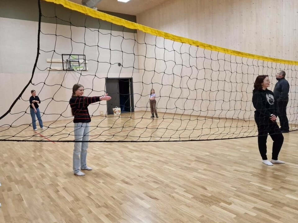 Styret hadde planlagt volleyball som overrasking på første klubbmøtet, og det vart starten på eit godt volleyball-år. Ungdommer som spiller volleyball